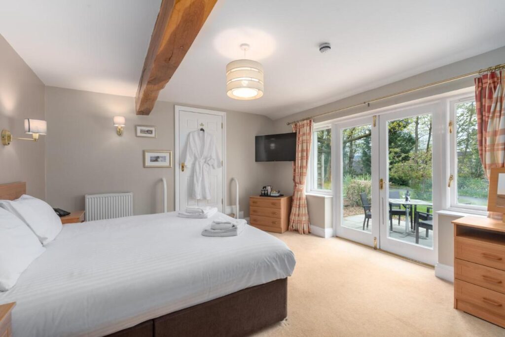 Windermere Manor Hotel, bedroom interior view